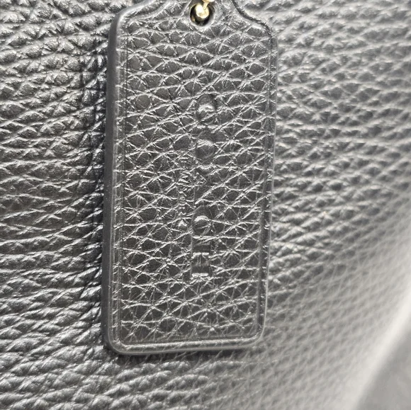 Coach Pebbled Leather Jes Tote F76701 Zip Tote Bag – Black & Gold Authenticated - Picture 4 of 10